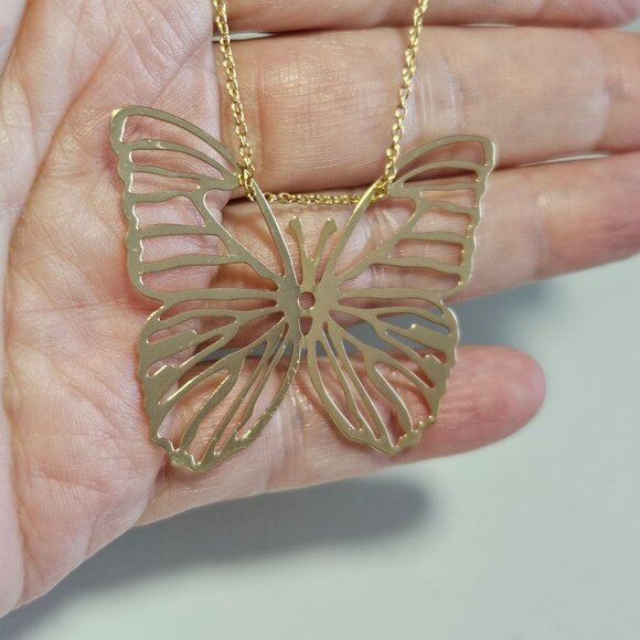 ***Final Sale*** Gold tone filigree butterfly pendant necklace - Picture 3 of 14
